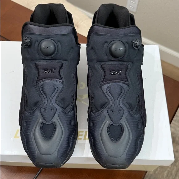 New in Box Reebok instapump limited release 10.5 Reebok instapump x Looney tunes Rare Limited edition size  main image 2